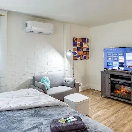 Studio W/ King Bed Near Dwtn
